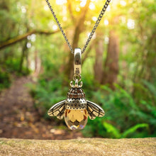 Load image into Gallery viewer, &quot;Dancing Bee&quot; Necklace
